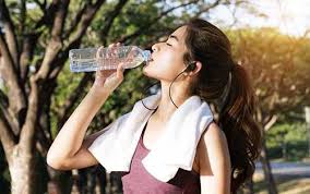 Người tập thể thao phải uống nước như thế nào cho đúng