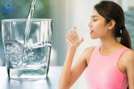 Lý do nên uống nhiều nước hơn vào mùa đông